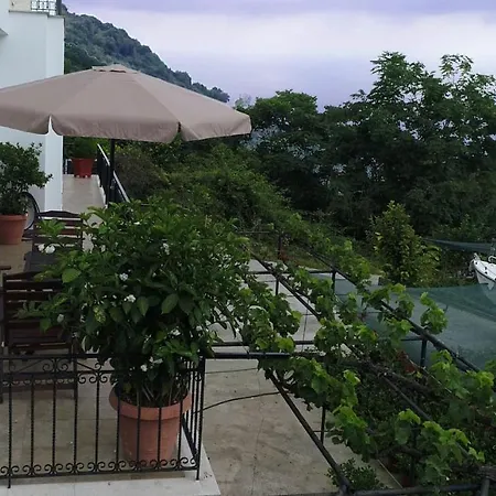 D & K Guest House Makrirrakhi Exterior photo
